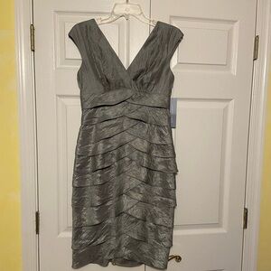 London Times NWT semi-formal sleeveless dress size 6 pewter color soft pleating